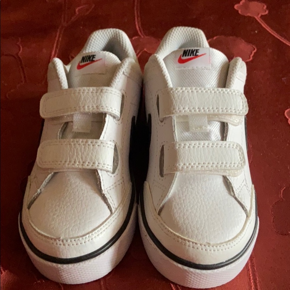 Nike sneakers for boy sz 9 c